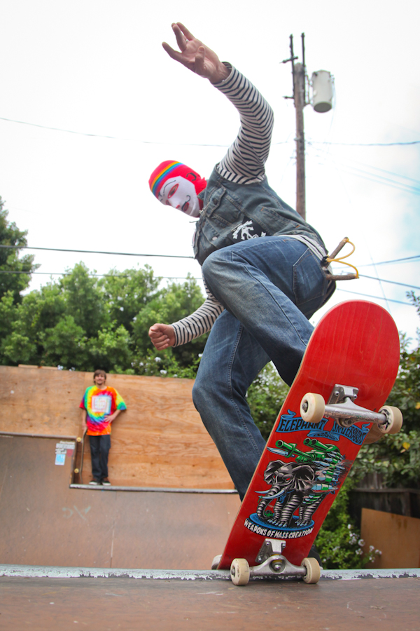 El Pavo getting blunted. Photo: Ruano.