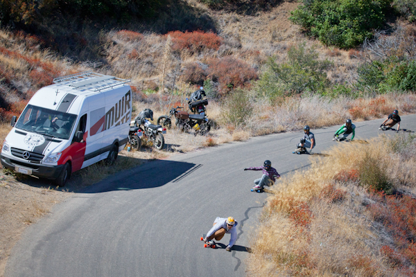 Dane Webber leads a pack down the course just before the race. Photo: Ruano.