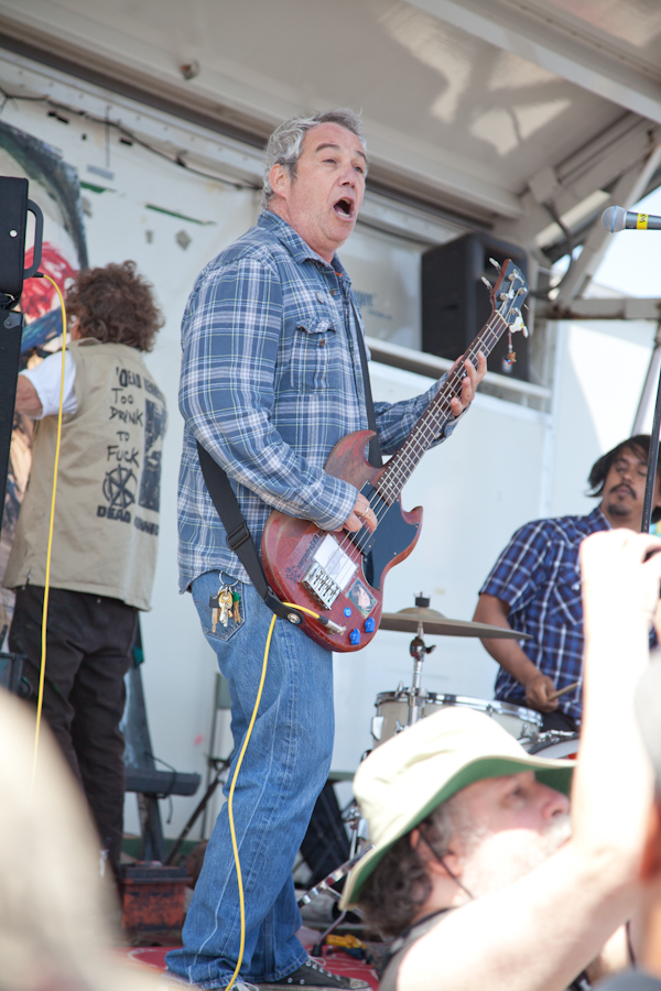 Mike Watt rocking the San Pedro Shredders. Photo: David Ruano.