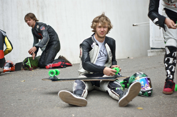 Levi "purple" Green, putting on a fresh set for his next heat. Photo: Ruano.