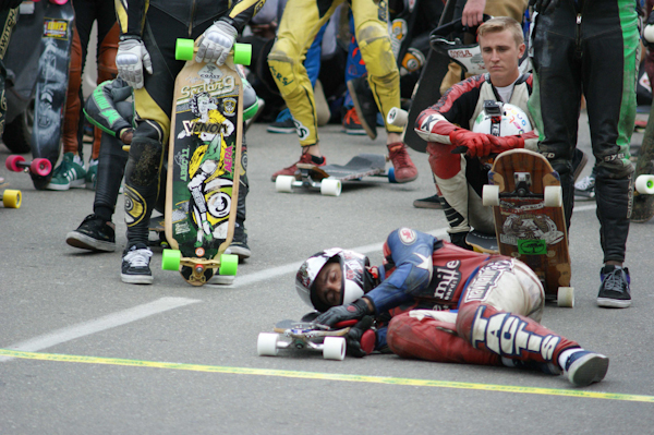 A quick nap before a heat; Vegas Mike goes hard night and day. Photo: Ruano.